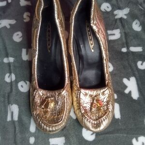 woman's metallic gold pump slightlyworn  size 38